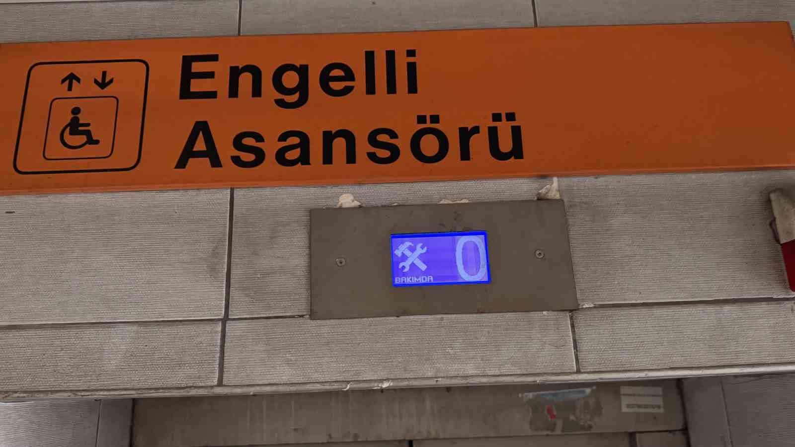 Engelli asansörünün amacı dışında kullanılmasına engellilerden tepki
