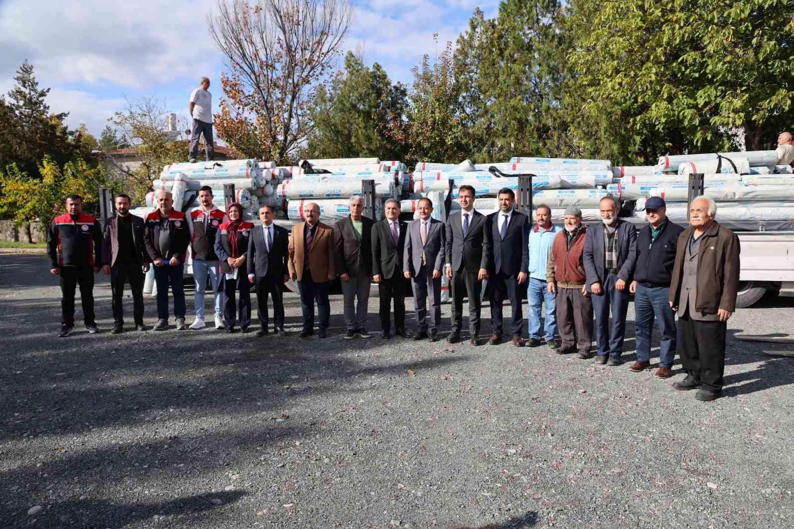 Erzincan’da 28 üreticiye 15,5 ton sera örtüsü desteği sağlandı

