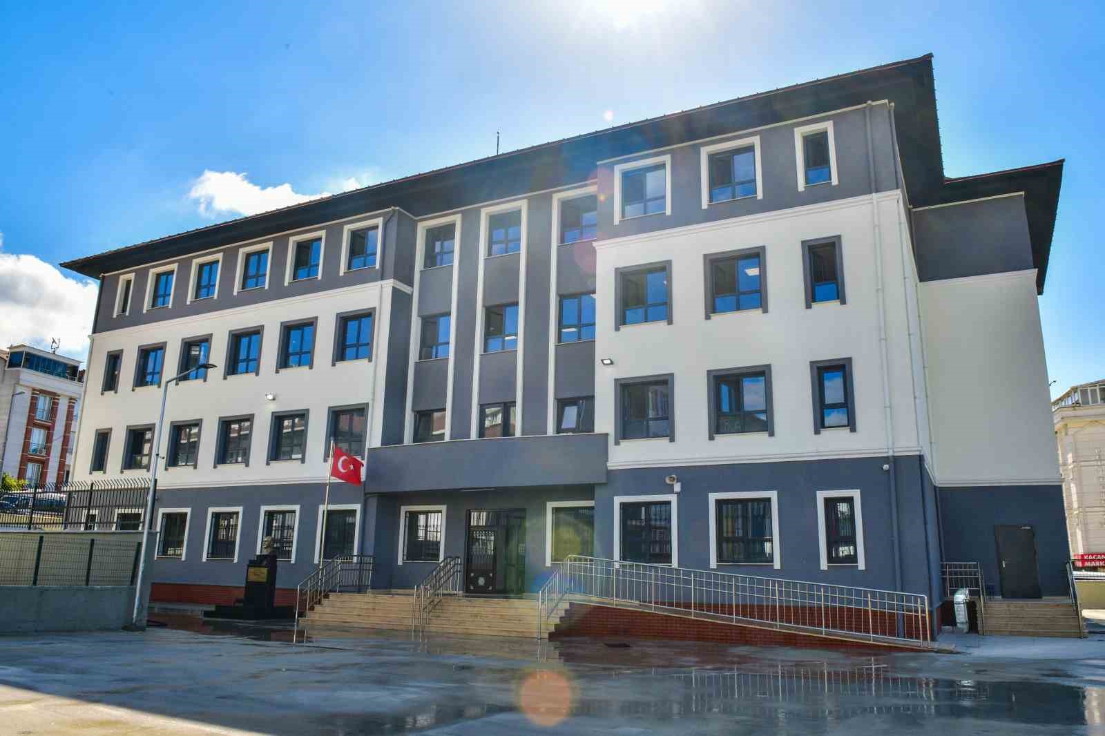 Esenyurt’ta eğitime yeni yatırım: Akçaburgaz’da 16 derslikli okul eğitime başladı
