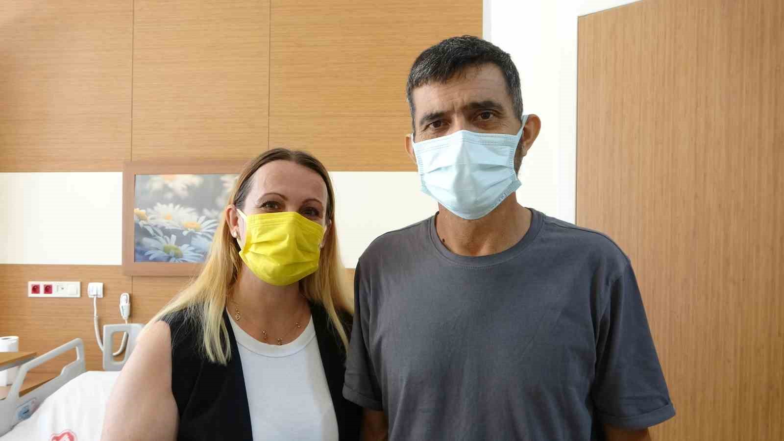 Eşinin böbreği ile hayata tutundu
