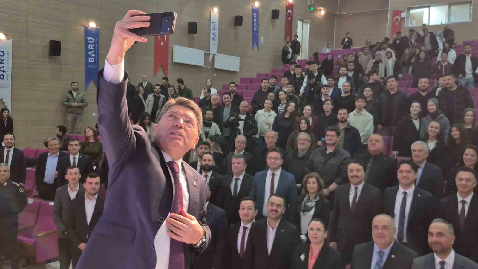 Eski Adalet Bakanı Yılmaz Tunç’tan yargı eleştirilerine tepki
