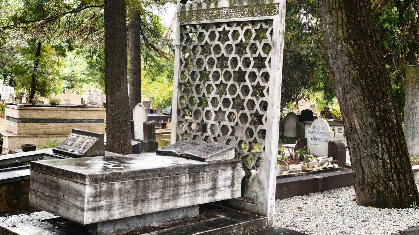 Eski İçişleri Bakanı Gedik’in mezarı İstanbul’a taşınacak
