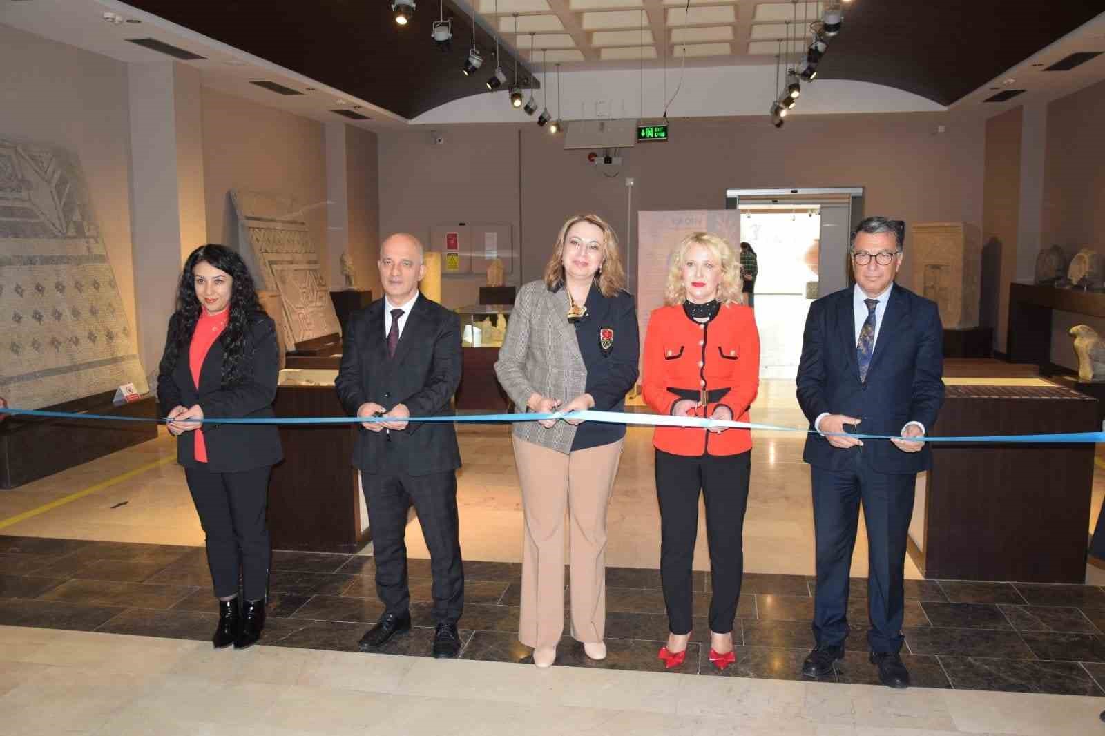 Eskişehir’de "Yaşamın İzinde Kadın" sergisi açıldı
