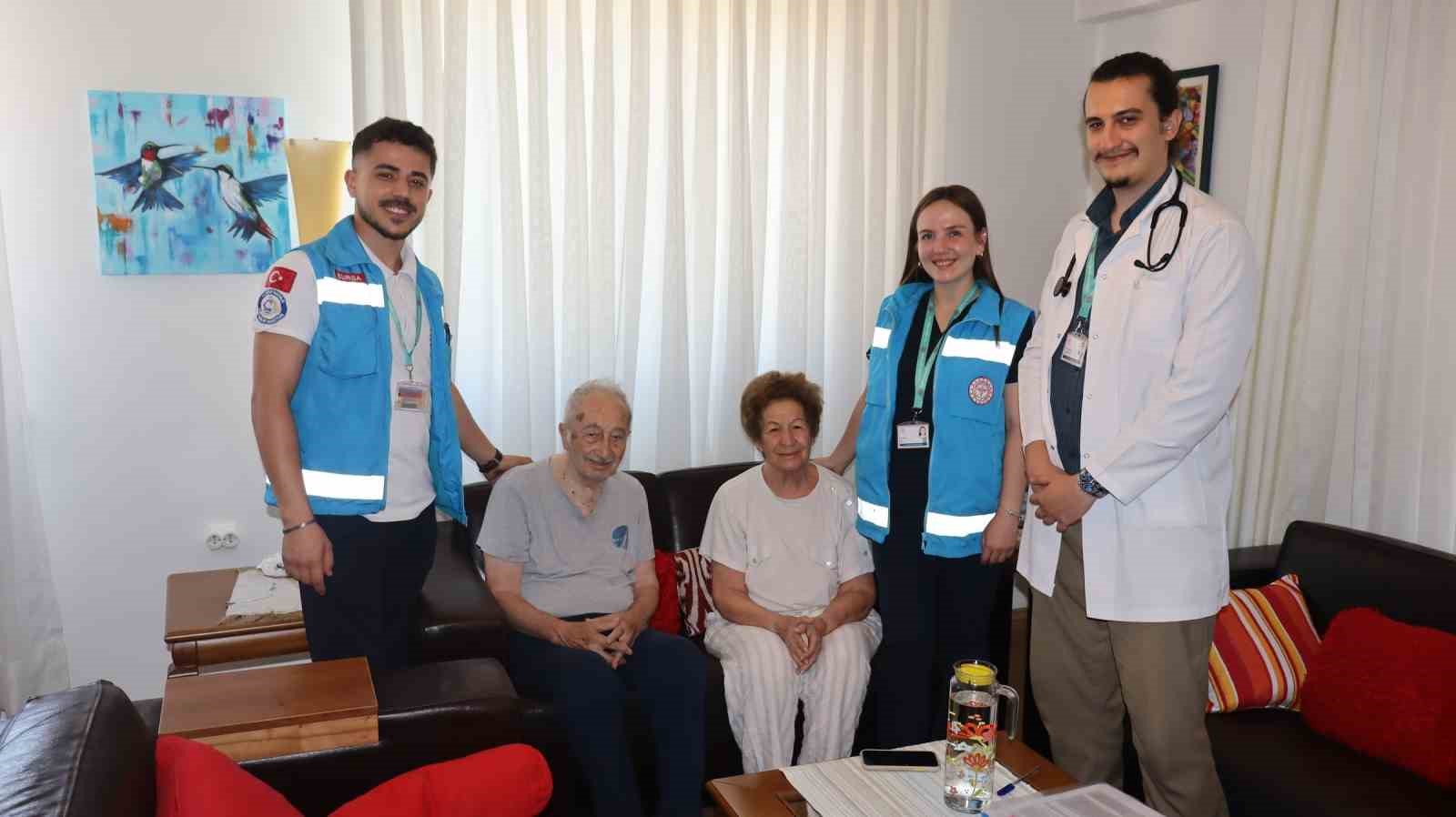 Evde sağlık hizmetleri gönüllere dokunuyor
