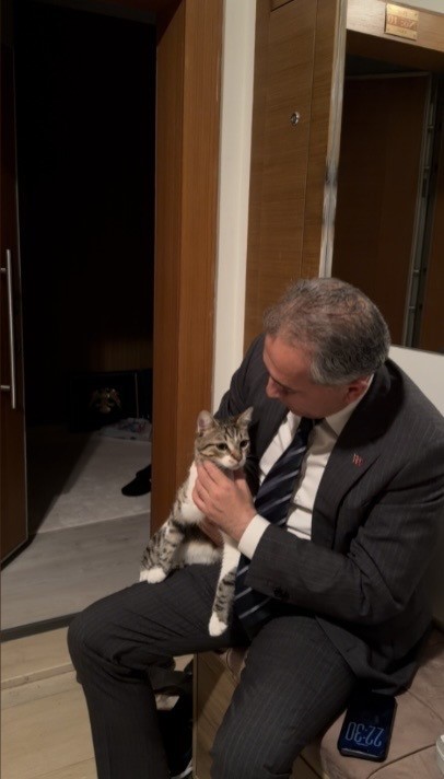Evin anahtarı arabada kaldı, kapıyı ’Fred’ açtı
