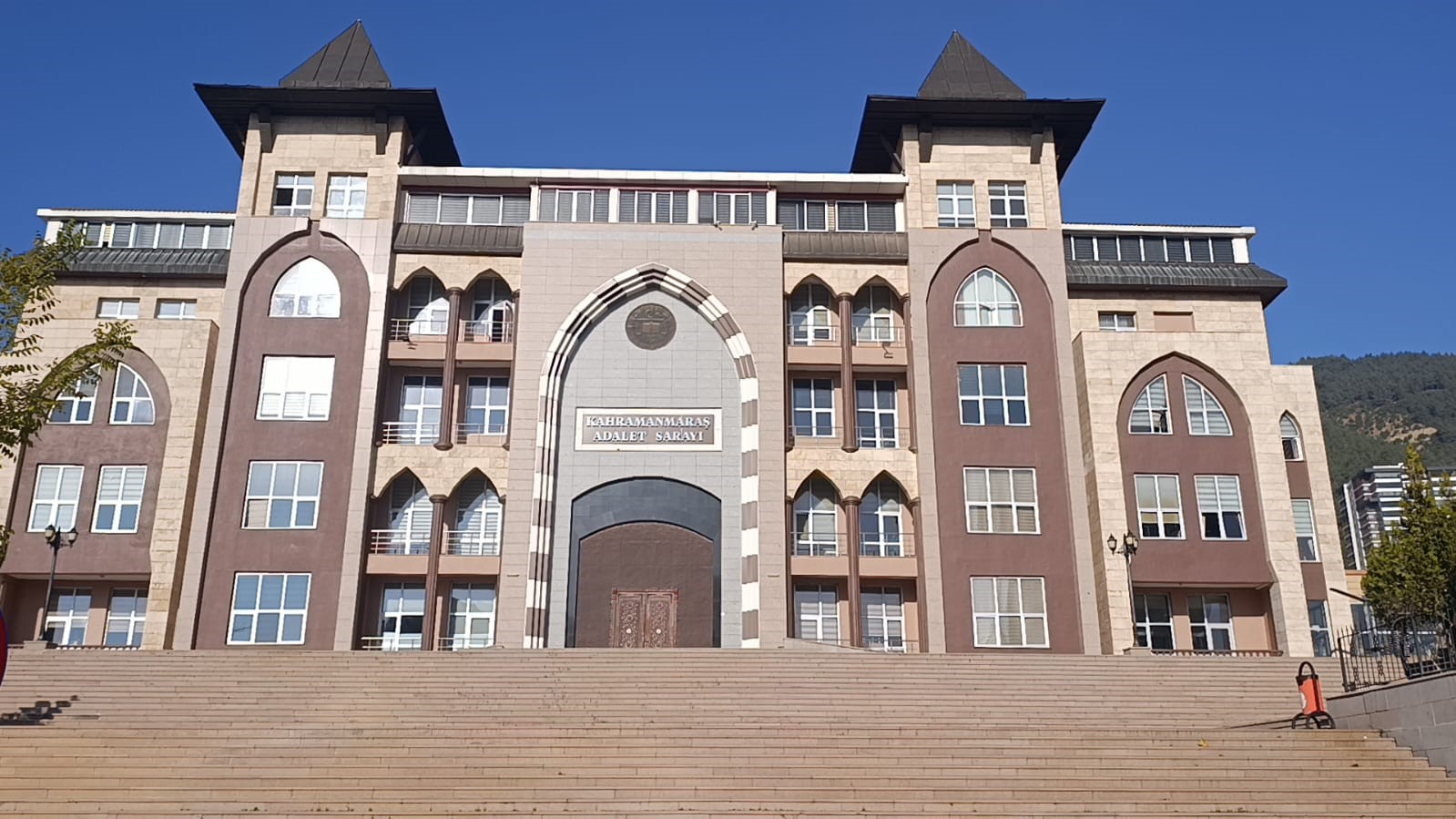 Ezgi Apartmanı davasında bilirkişi krizi
