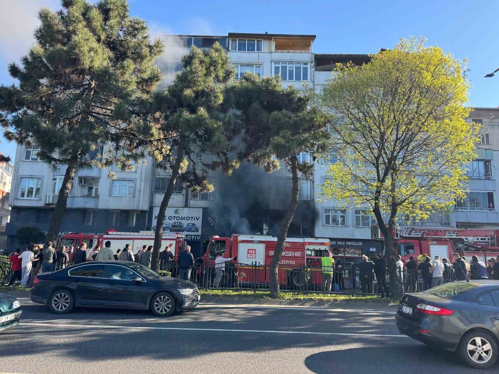 Fatsa’da oto aksesuar dükkanında yangın: Patlama paniğe neden oldu
