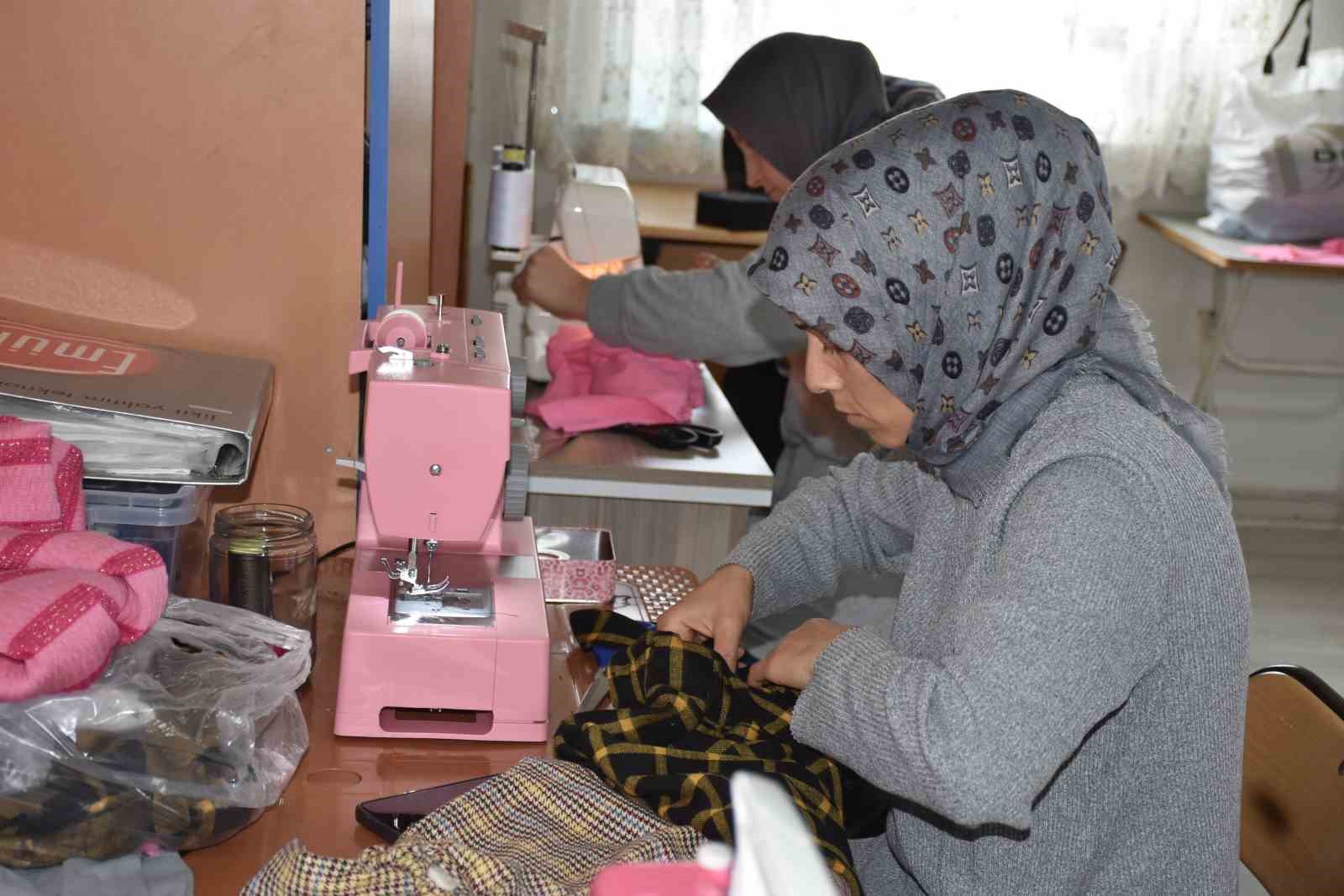 Fedakar annelerin hayatlarına dokunan kurs: Hem öğreniyorlar hem sosyalleşiyorlar
