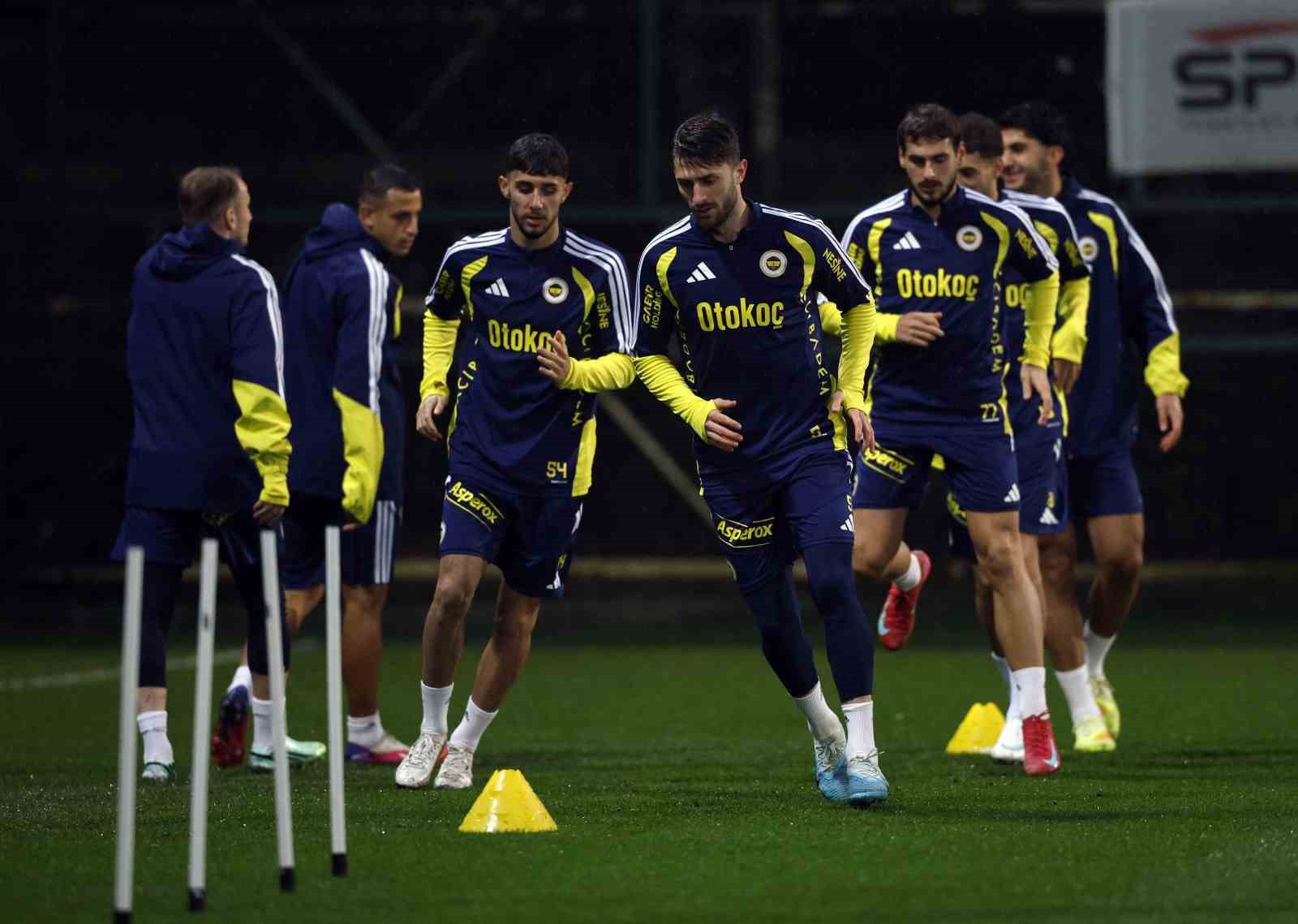 Fenerbahçe, Göztepe maçının hazırlıklarını tamamladı
