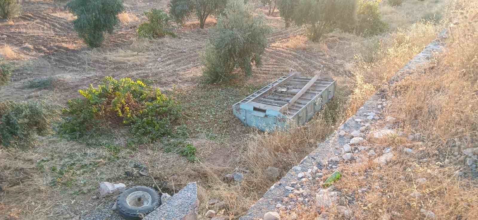 Fıstık yüklü traktör devrildi: 1 ağır yaralı
