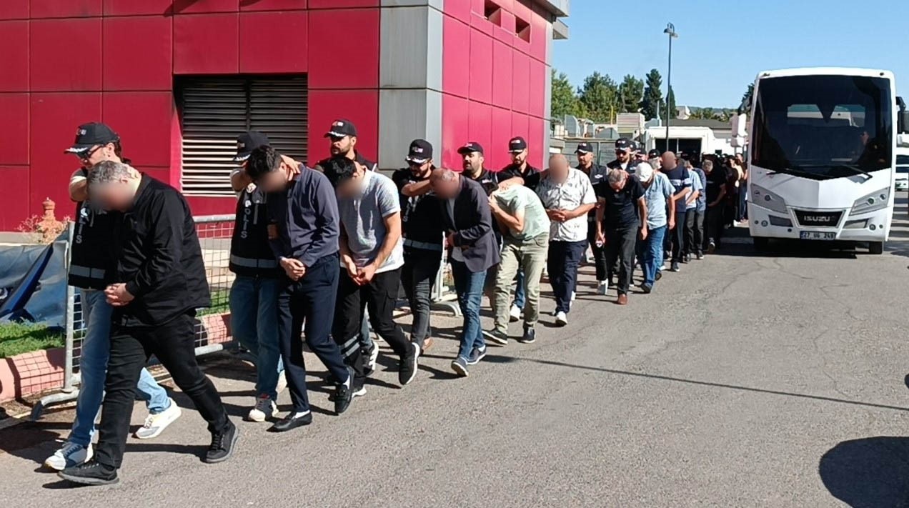 Gaziantep merkezli yasadışı döviz transferi operasyonunda 28 şüpheli adliyeye sevk edildi

