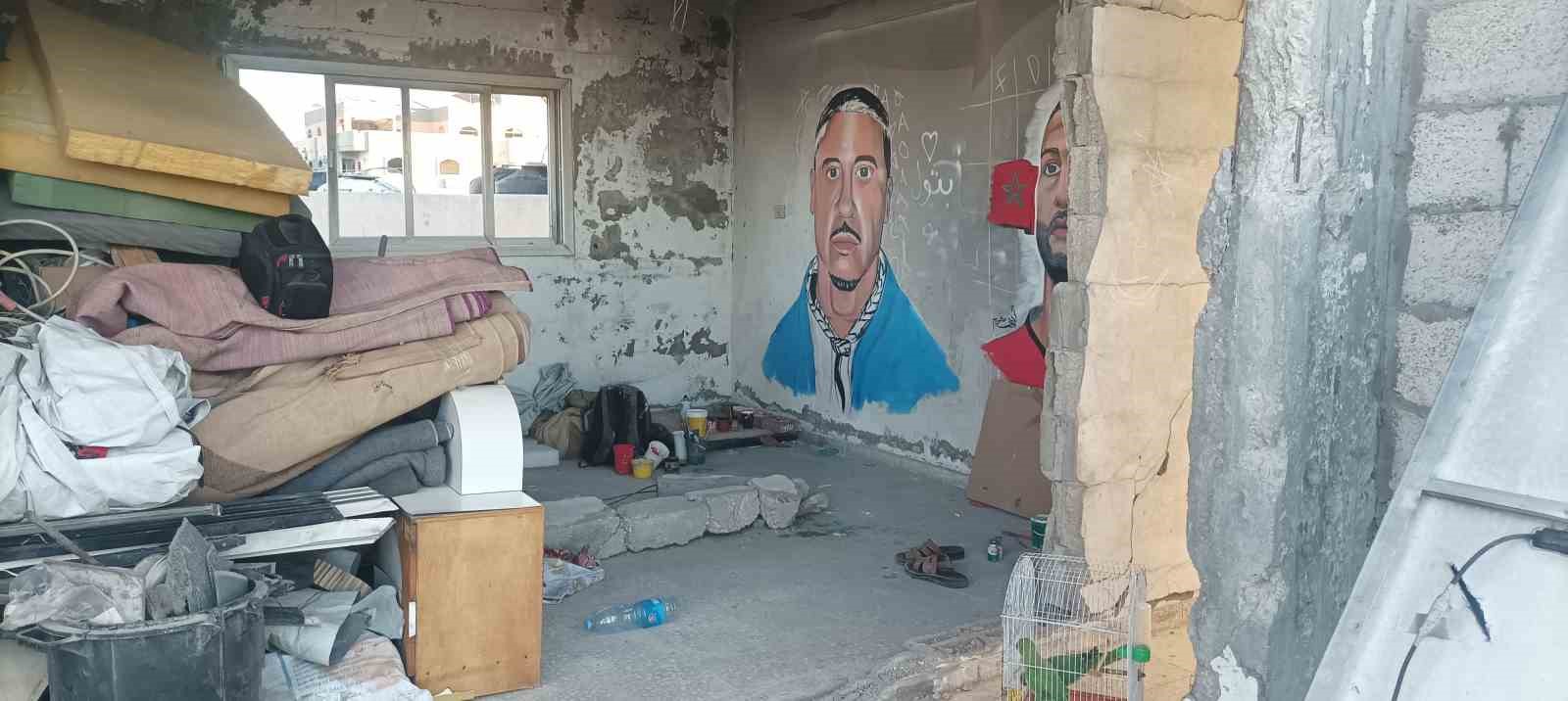 Gazze’de bir sanatçı daha, Filistin’i destekleyen ABD’li rapçi Macklemore’un duvar resmini yaptı
