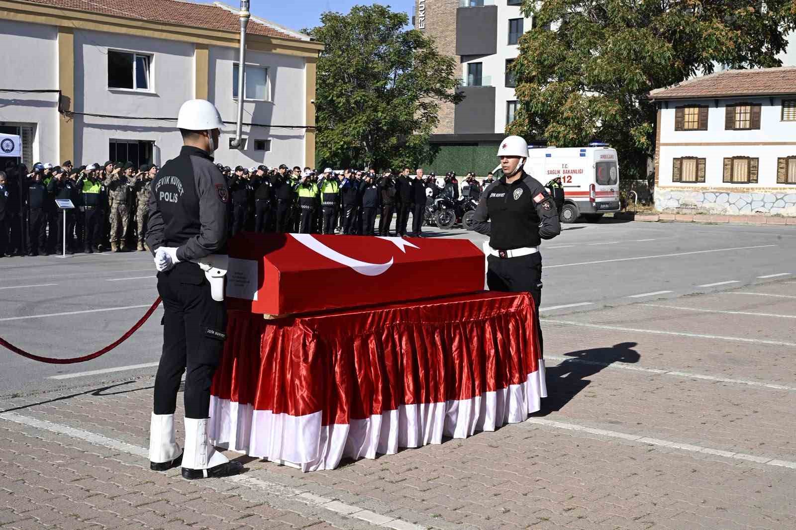 Geçirdiği kaza sonucu hayatını kaybeden polis memuruna son görev
