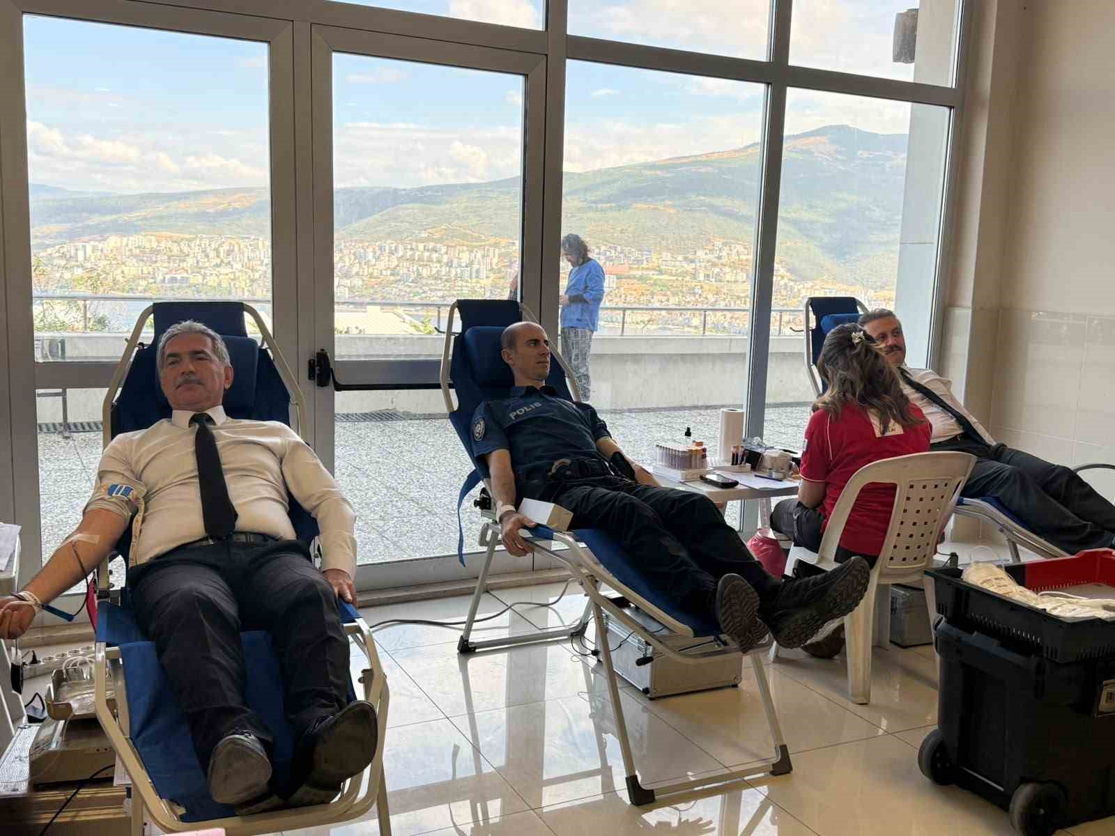 Gemlik Adliyesi’nde Kızılay’dan kan bağışı kampanyası
