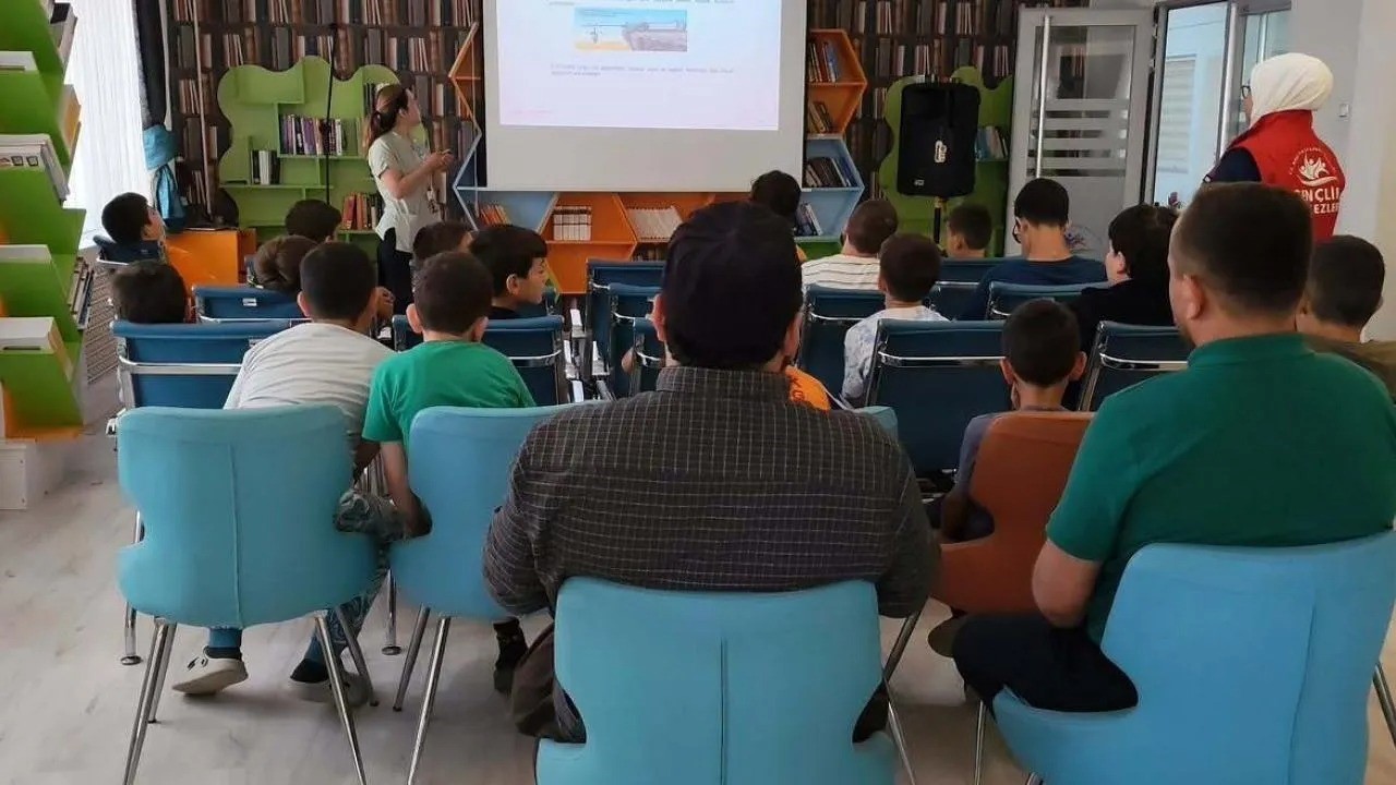 Gençlere dijital dünyanın riskleri anlatıldı
