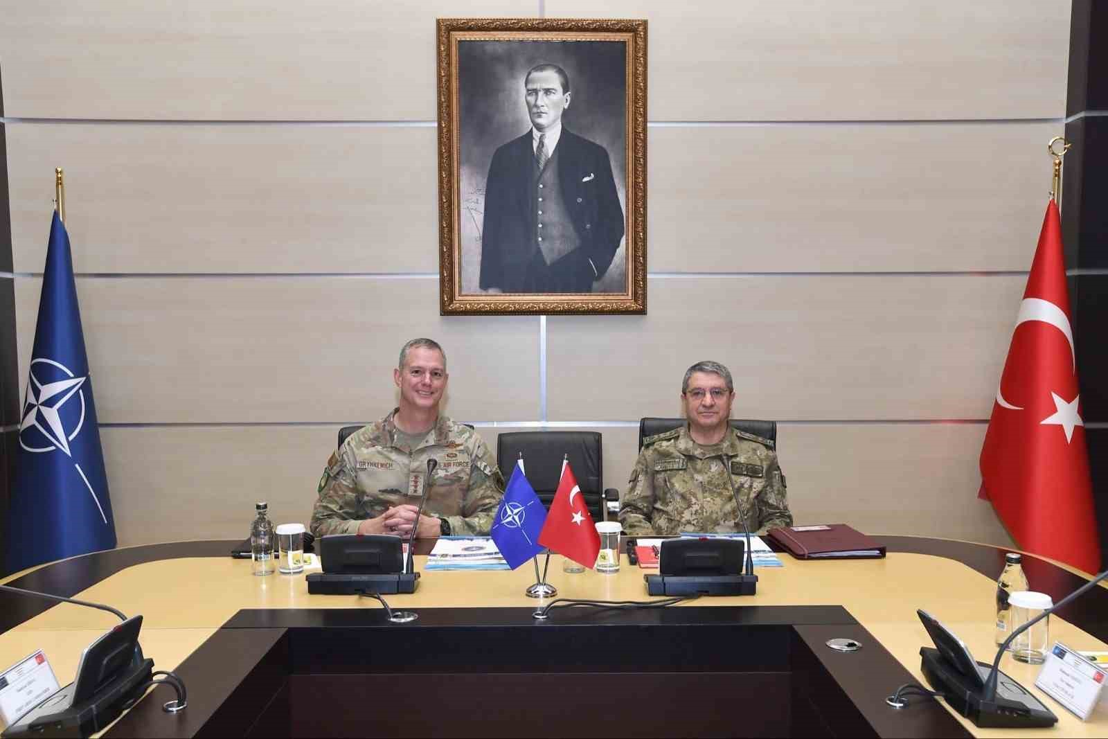 Genelkurmay Başkanı Bayraktaroğlu, NATO Avrupa Müttefik Yüksek Komutanı Grynkewich ile görüştü
