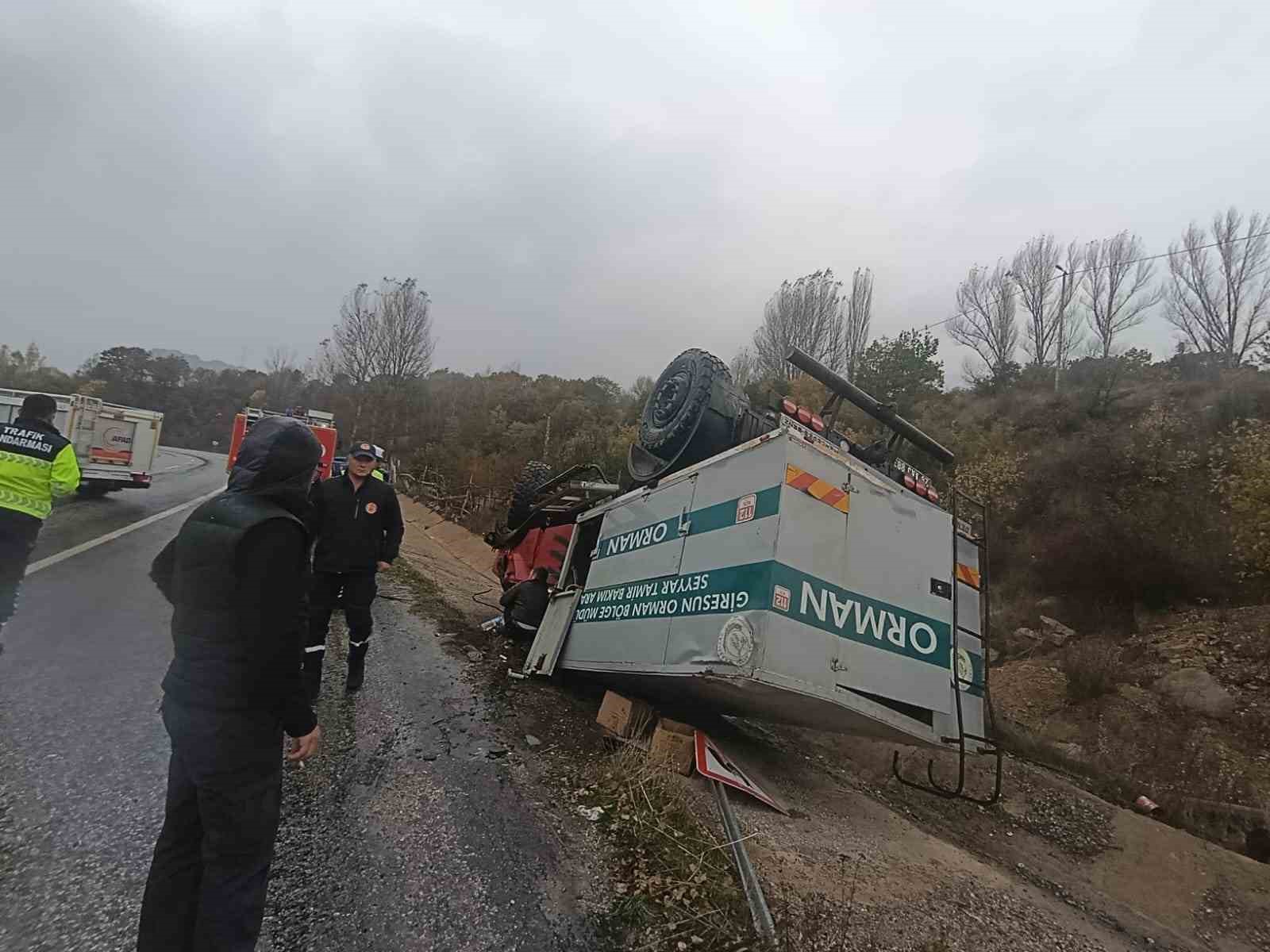 Giresun Orman Bölge Müdürlüğü’ne ait araç Suşehri’nde kaza yaptı: 3 yaralı

