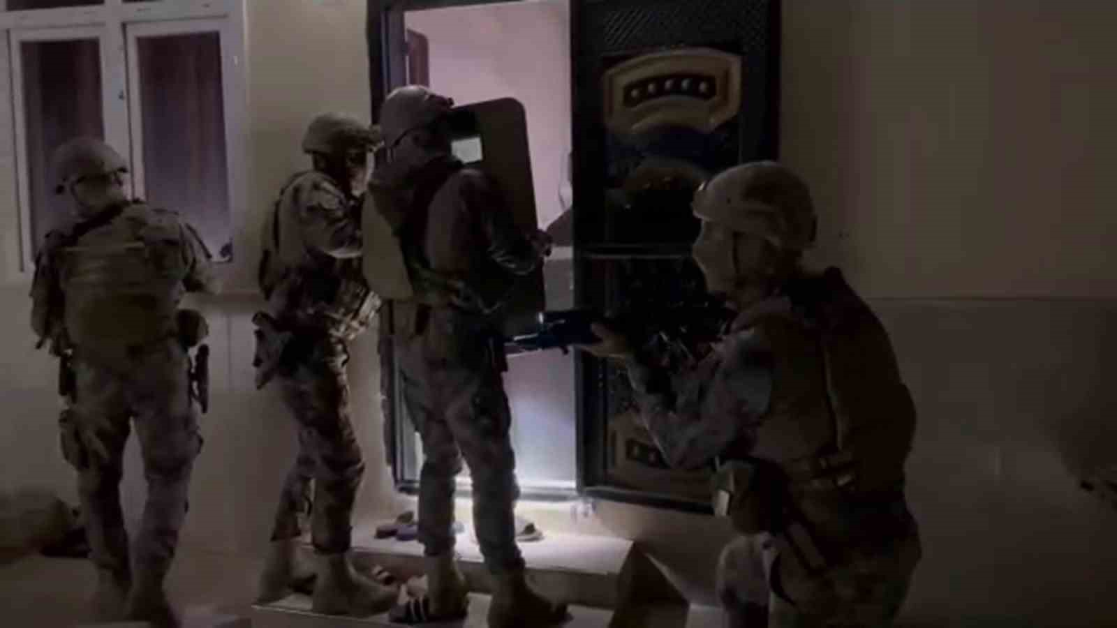 Göçmen kaçakçılarına şafak operasyonu: 10 tutuklama
