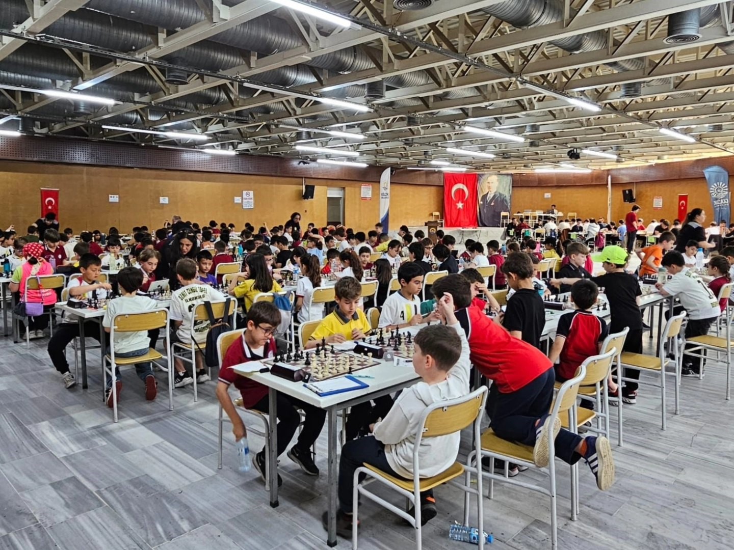 Gölcük’te 235 öğrencinin katıldığı satranç turnuvası başladı
