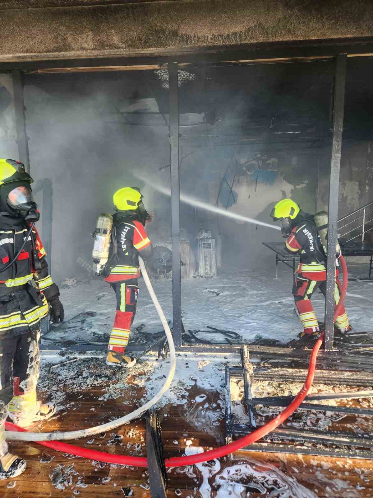 Gömeç’te site deposunda korkutan yangın

