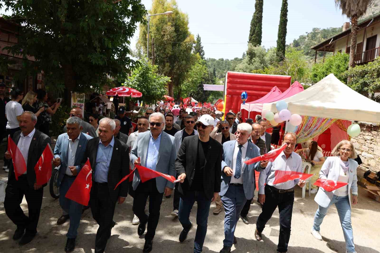 Güllübahçe’de festival coşkusu başladı.
