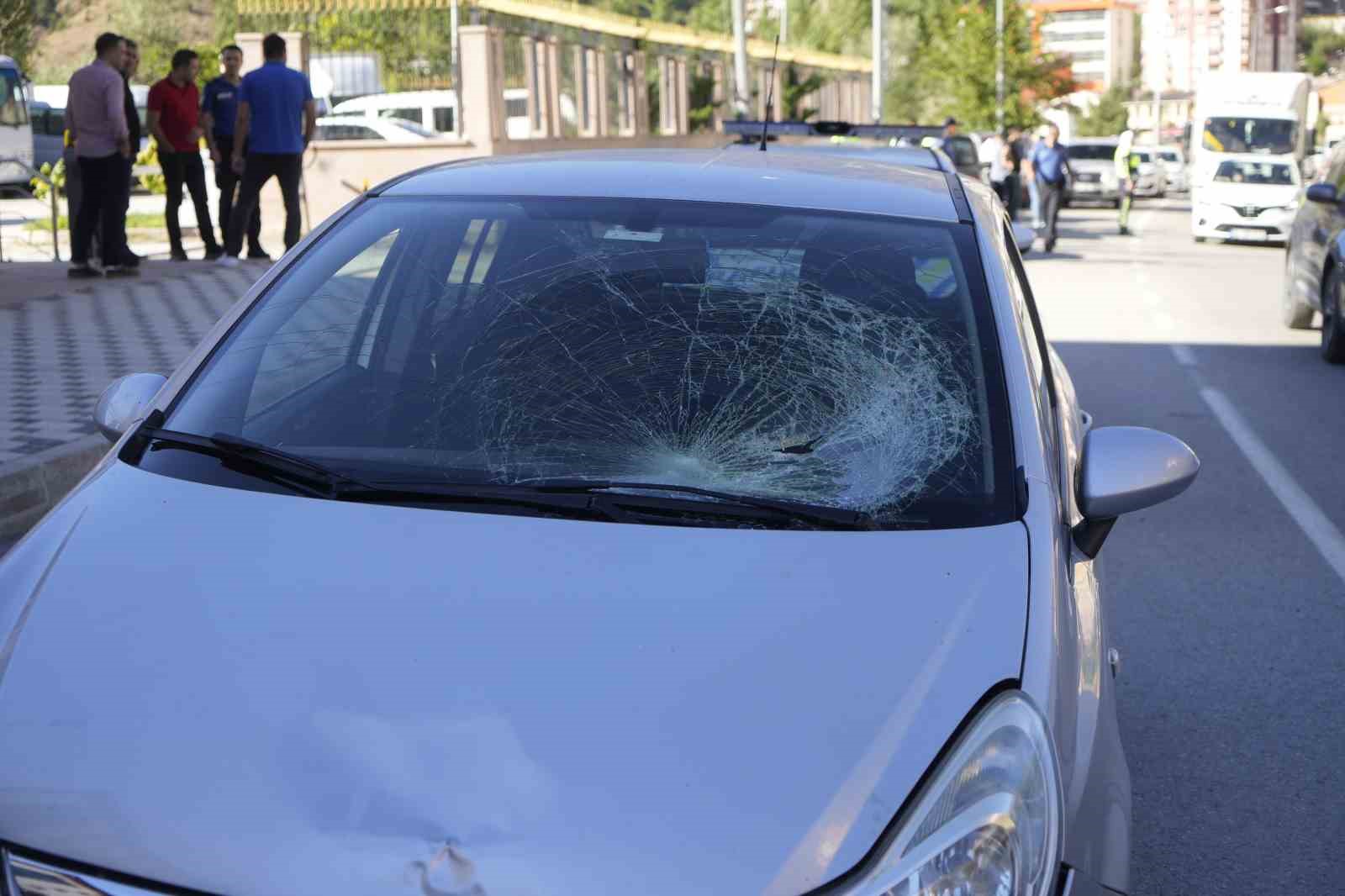 Gümüşhane’de otomobilin çarptığı yaya yaralandı
