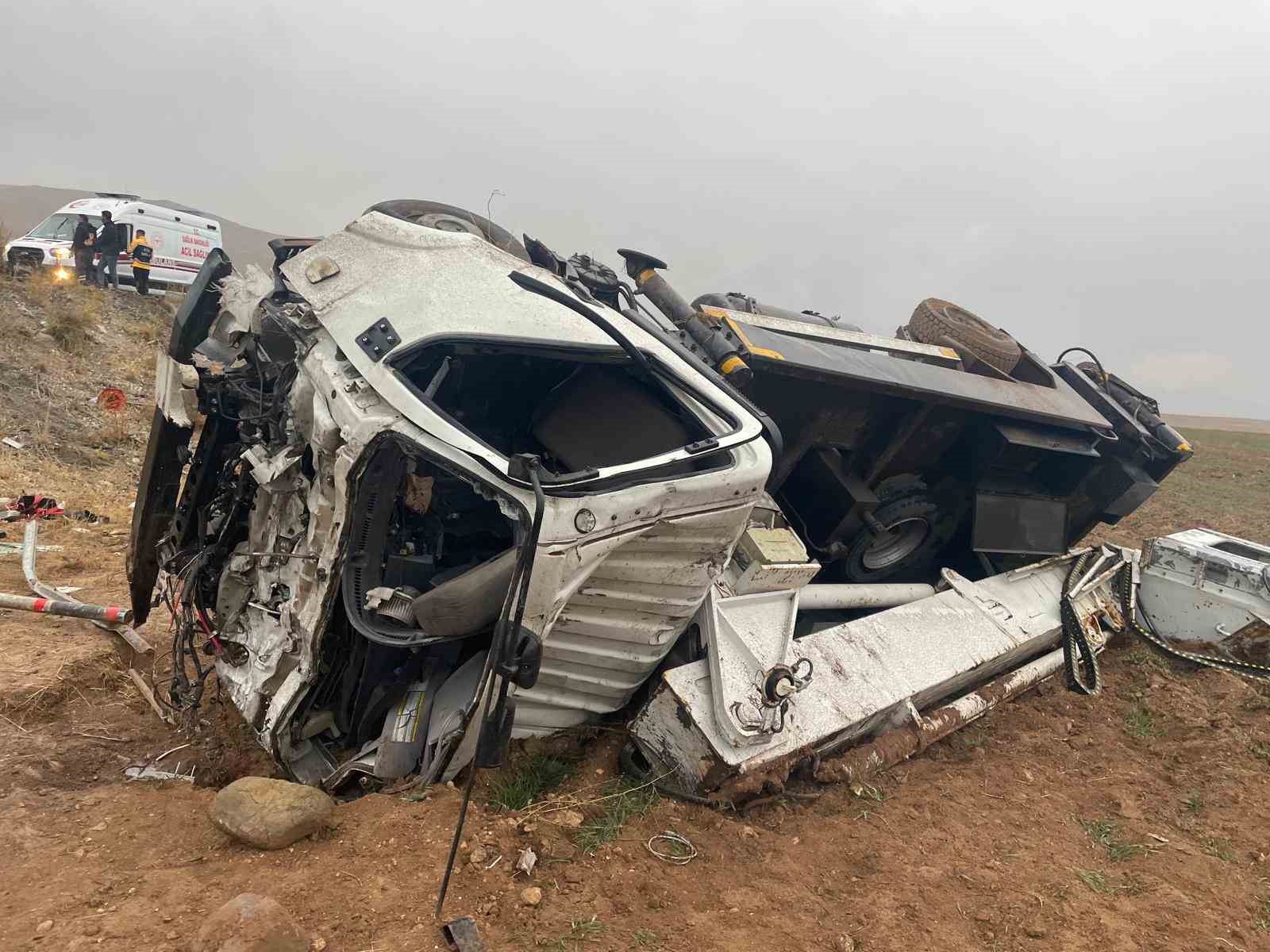 Gürpınar’da feci kaza: 3’ü ağır 10 yaralı
