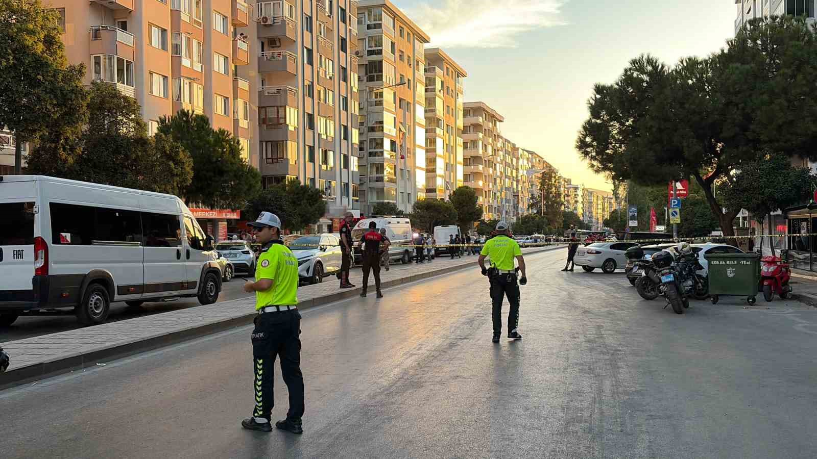 Güvenlik görevlisinin silahıyla 5 kişiyi rehin almış
