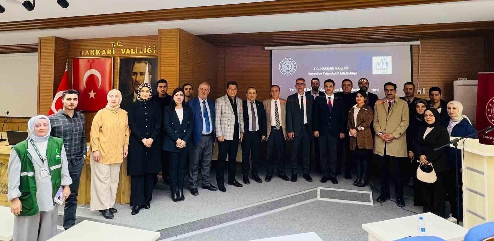 Hakkari’de "Yeni Nesil İletişim" paneli düzenlendi
