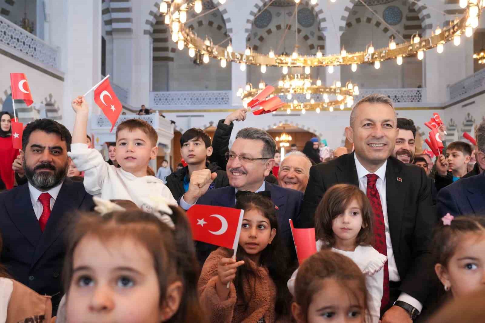 Hanife Hatun Camii çocuklarla şenlendi
