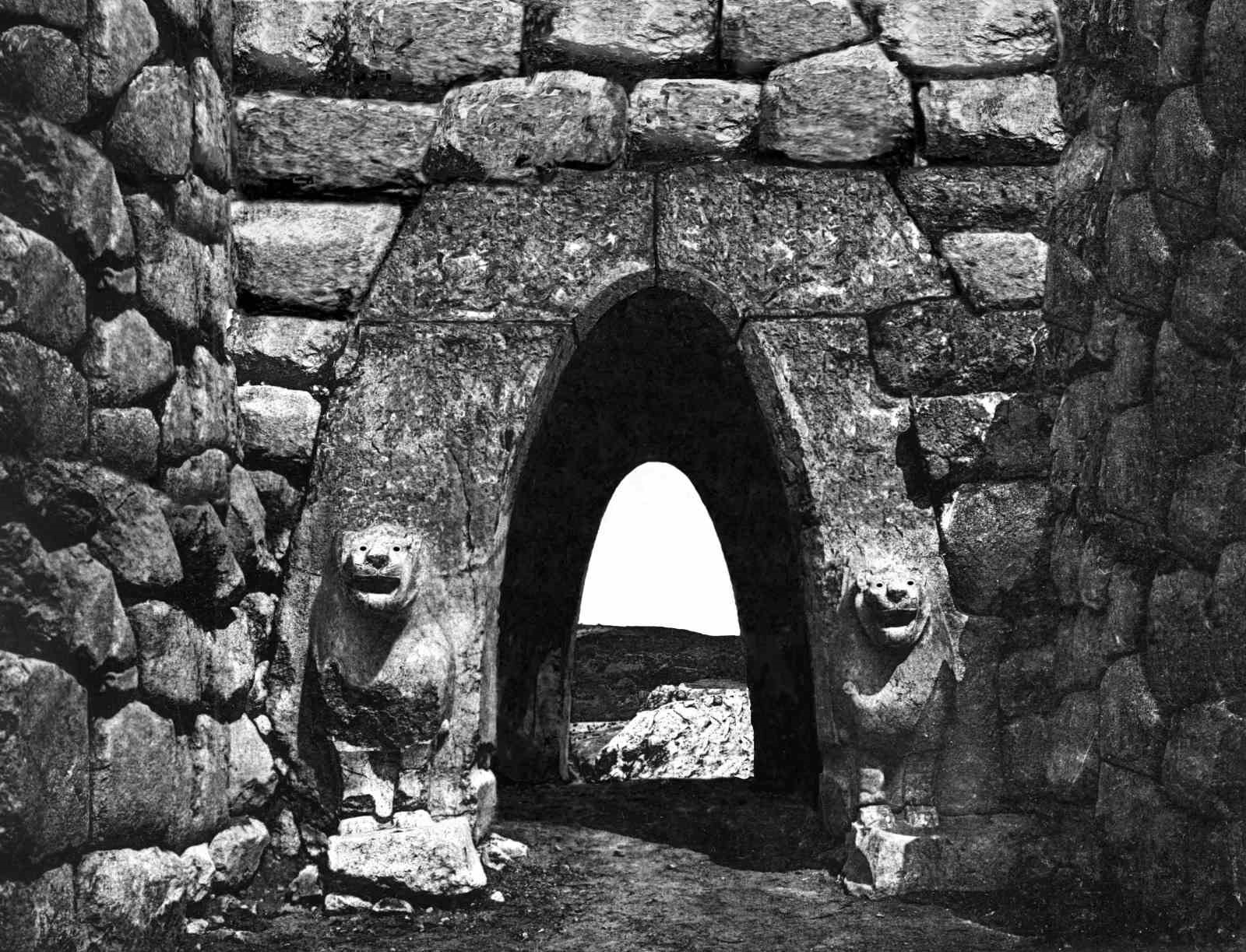 Hattuşa’nın görsel hafızası paylaşıldı: Arşiv fotoğrafları geçmişe ışık tutuyor
