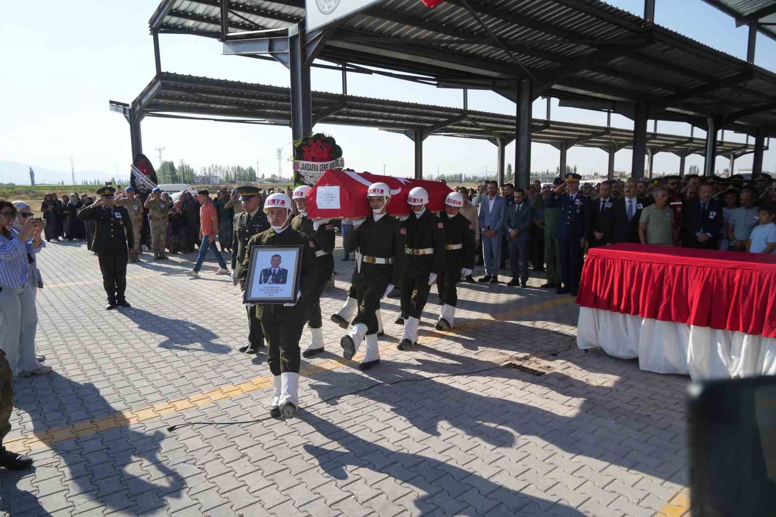 Hava Harp Okulu öğrencisi Veli Bilgin, memleketi Niğde’de son yolculuğuna uğurlandı
