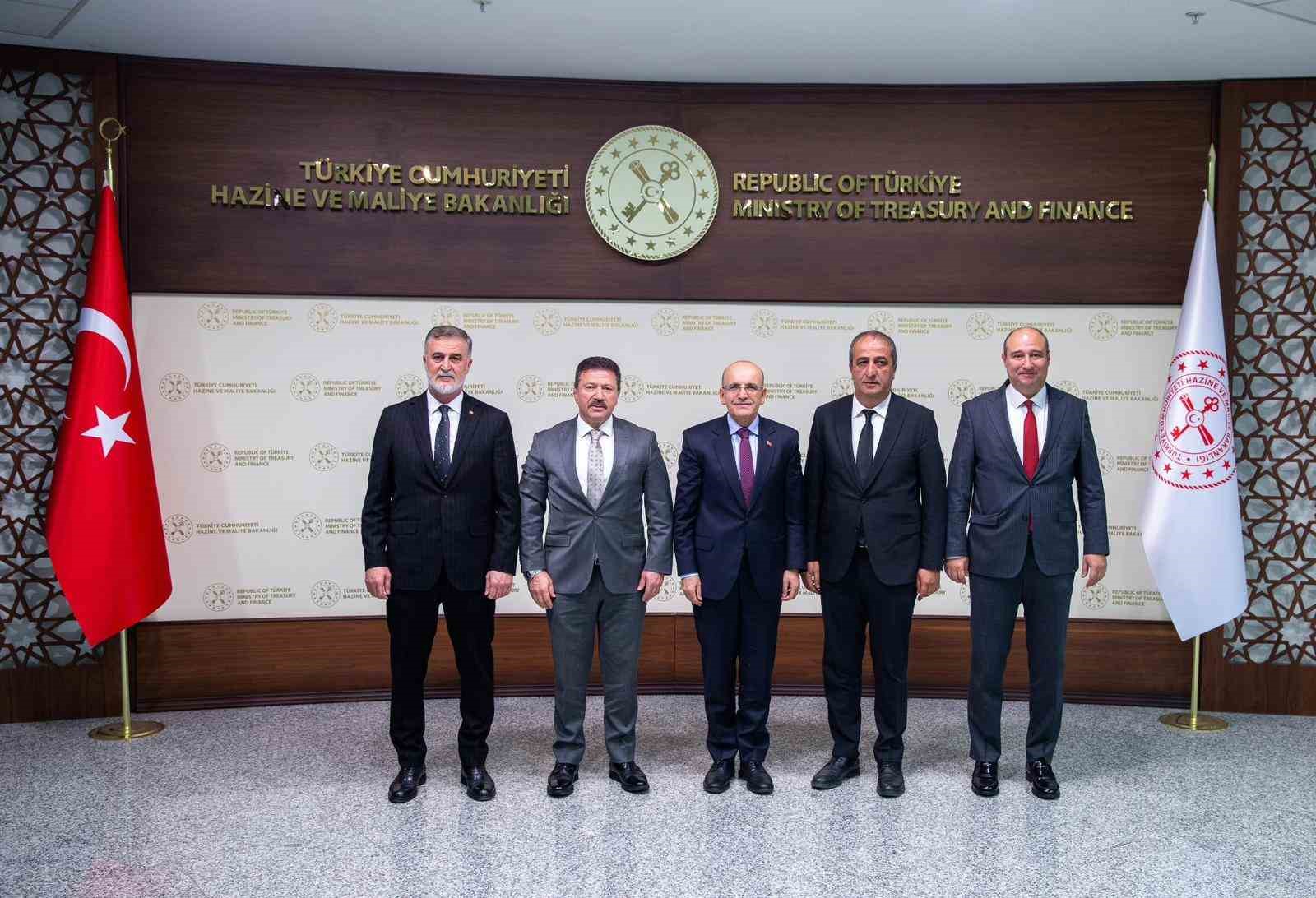 Hazine ve Maliye Bakanı Şimşek, TŞOF Genel Başkanı Yiğiner’i kabul etti
