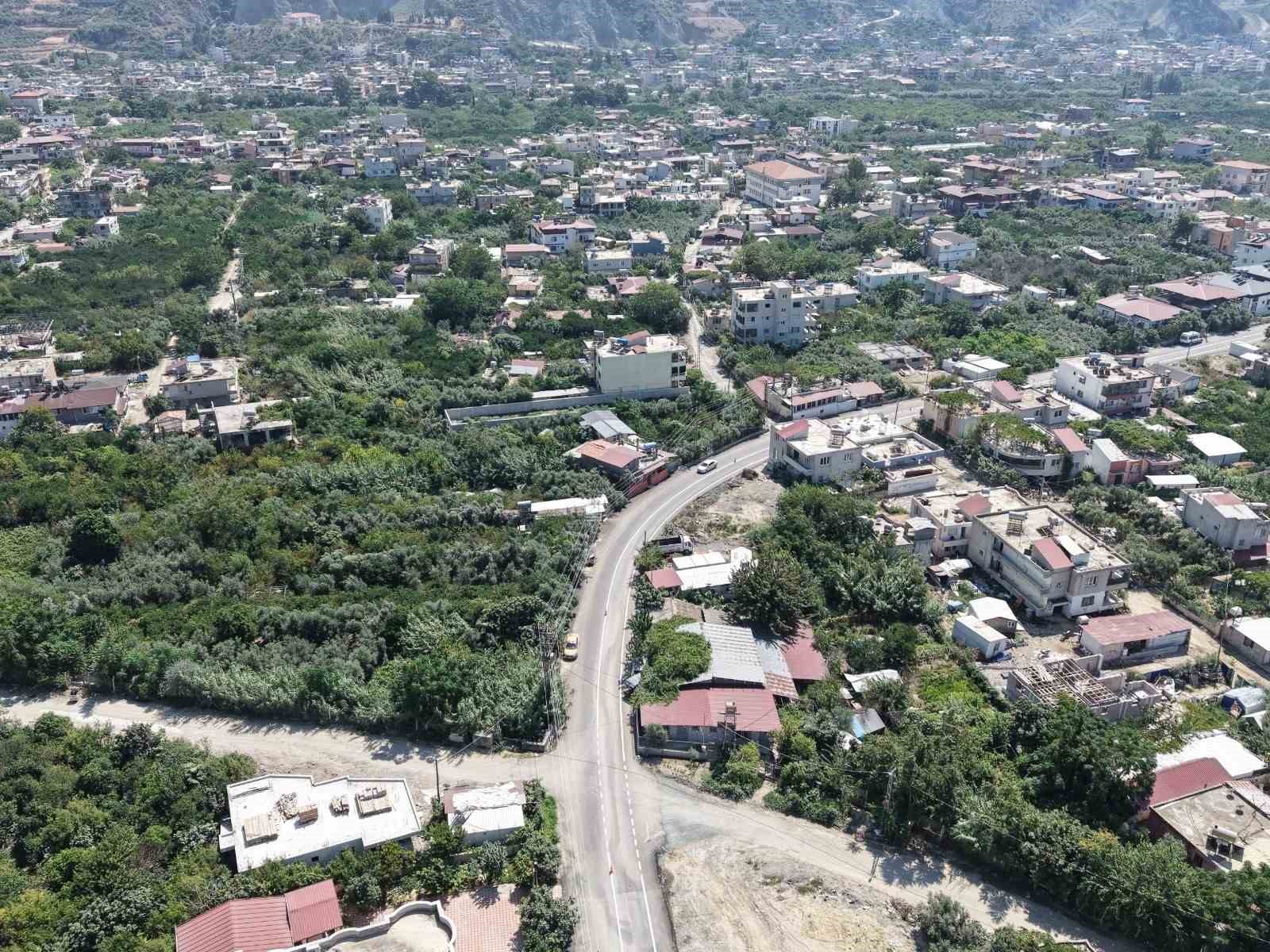 HBB’den Samandağ Sutaşı’nda 1,1 kilometrelik yolda beton asfalt çalışması
