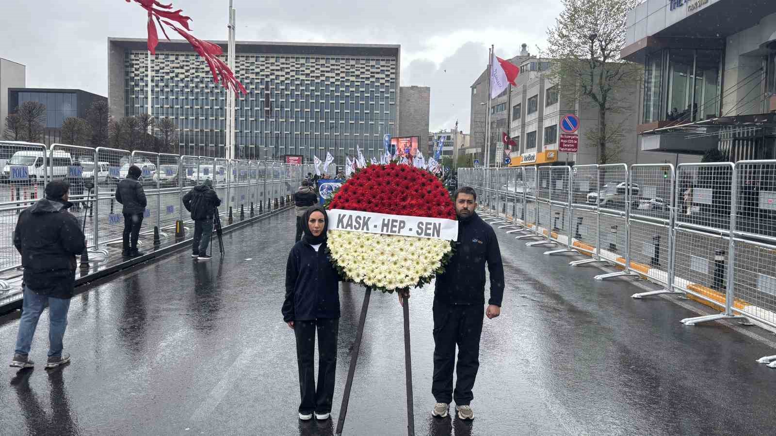 HEP-SEN 1 Mayıs’ı Taksim’de kutladı

