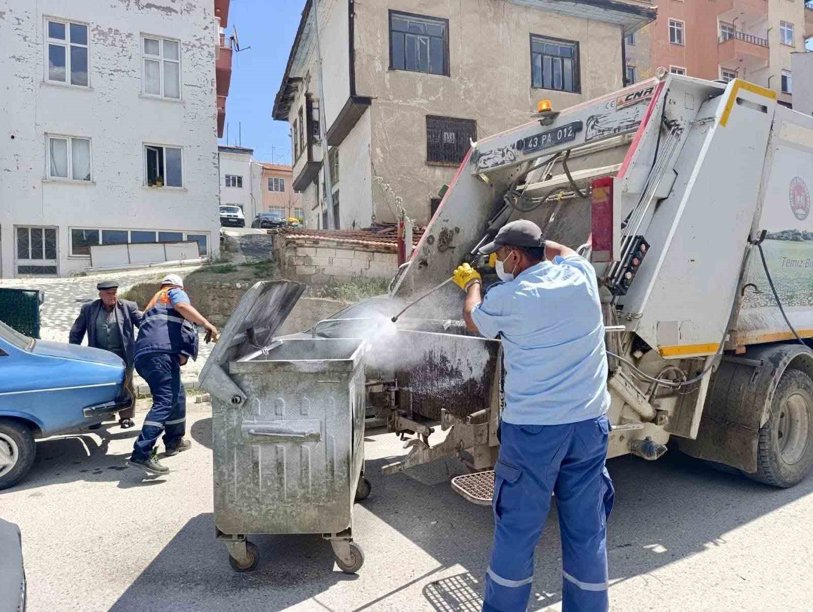 Hisarcık’ta çöp konteynerlerinde temizlik ve dezenfeksiyon çalışması
