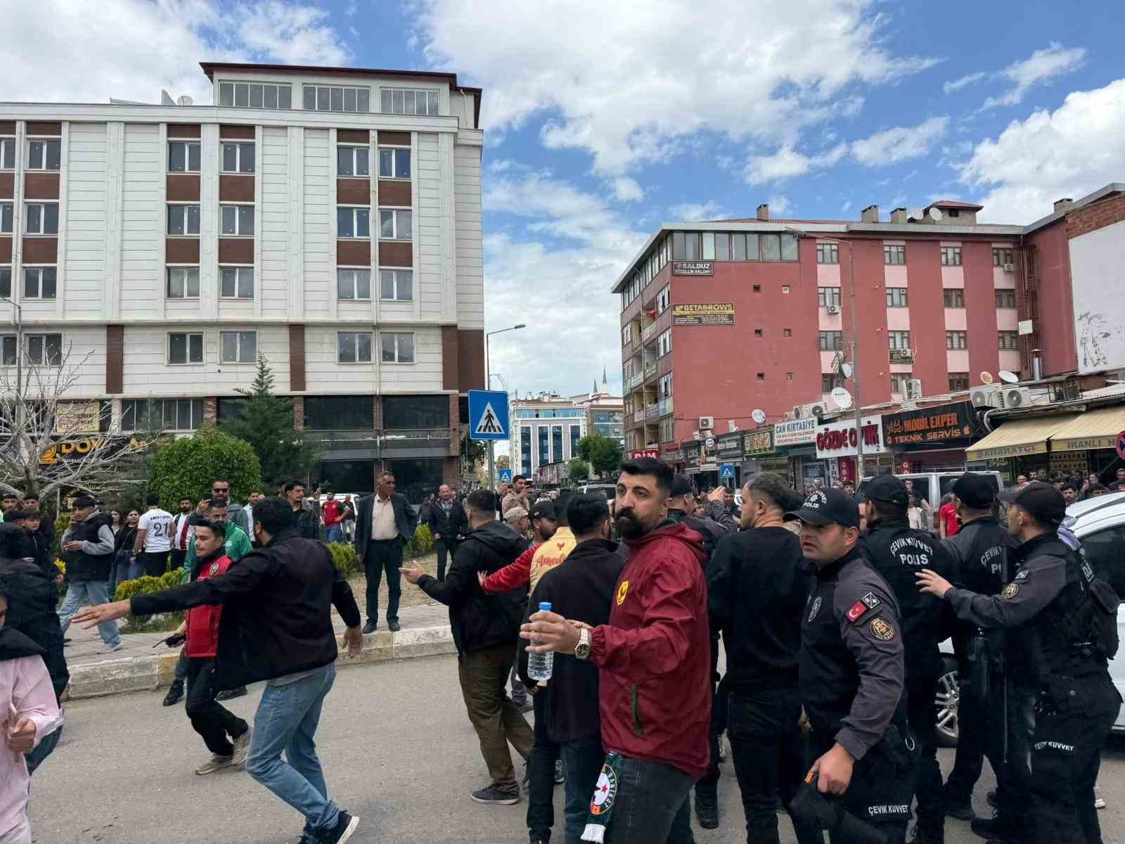 Iğdır’da kritik maç öncesi gerginlik: Taraftarlar arasında arbede
