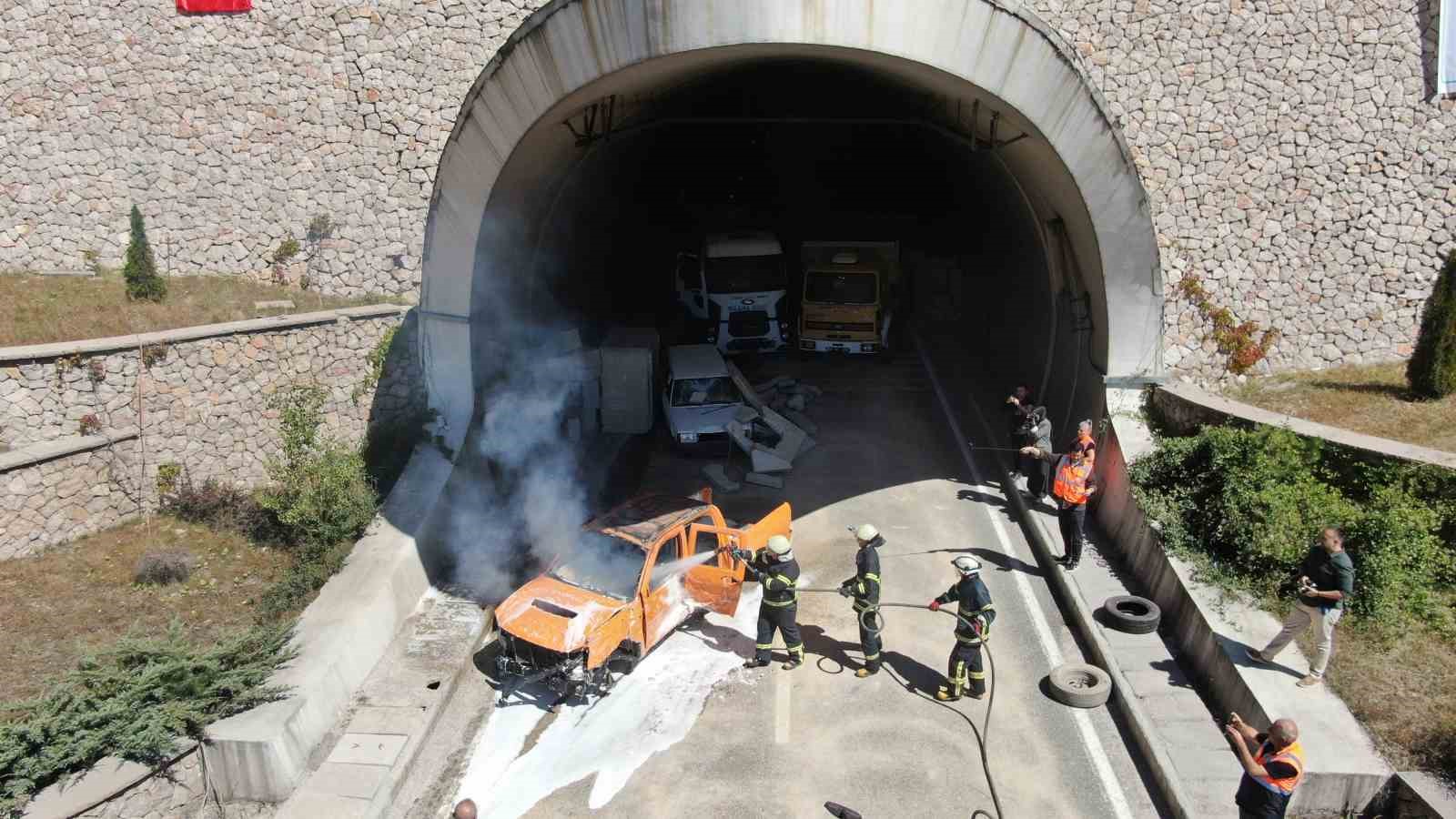 Ilgaz 15 Temmuz İstiklal Tüneli’nde gerçeği aratmayan deprem, göçük ve trafik kazası tatbikatı
