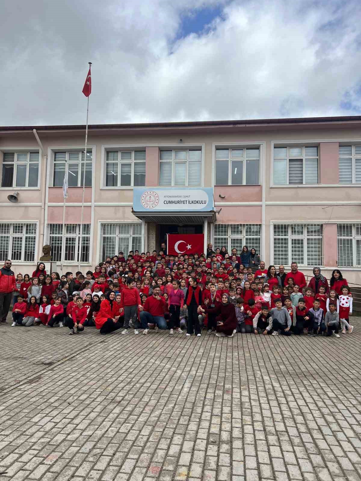 İlkokulda 2 Nisan Otizm Farkındalık Günü etkinliği
