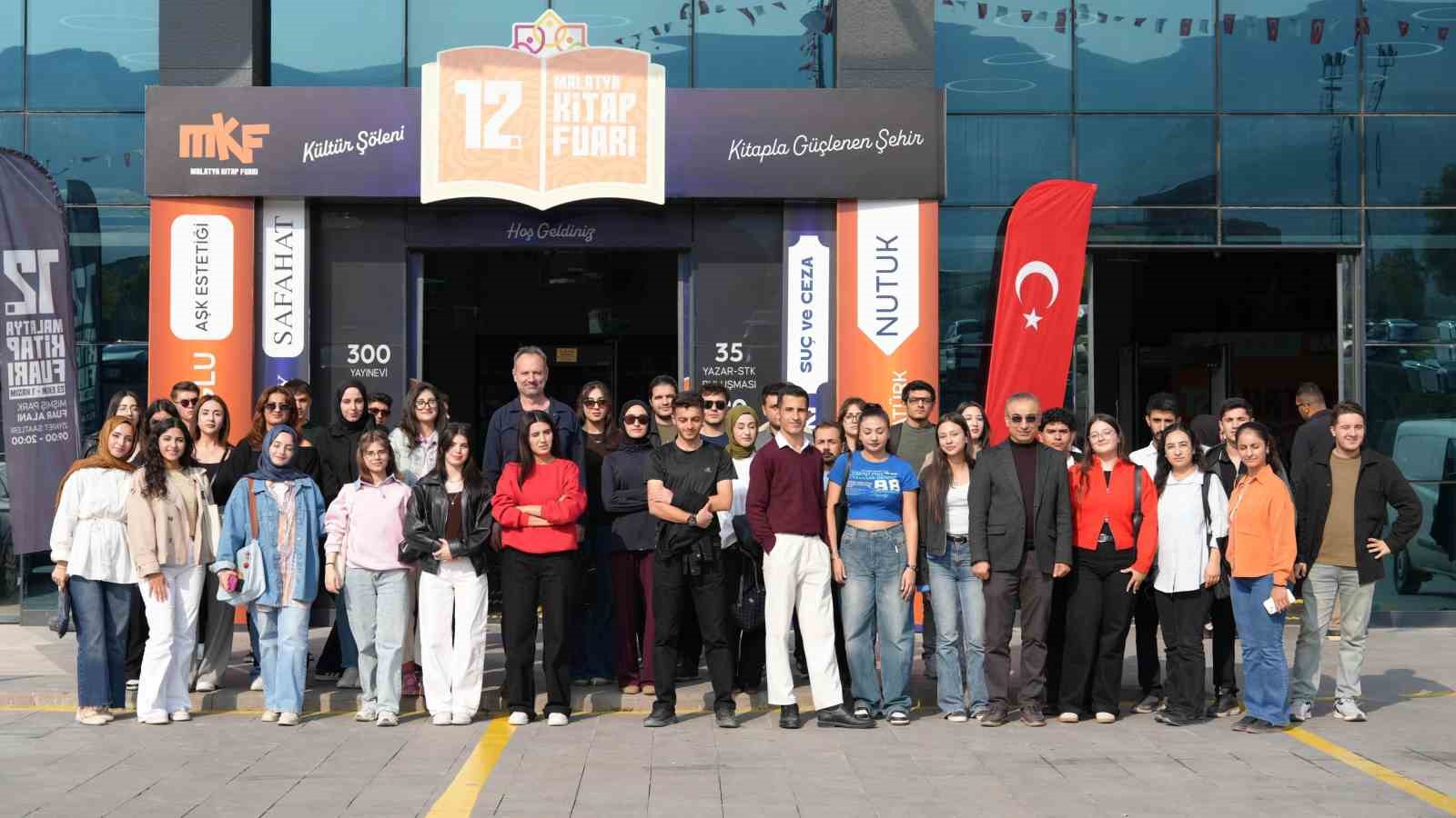 İnönü Üniversitesi Öğrencilerinden Kitap Fuarı’na ziyaret
