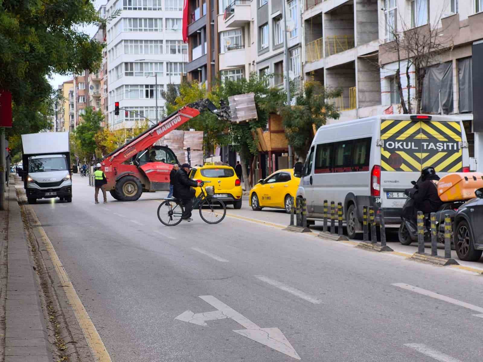 İnşaat çalışması trafiği kilitledi
