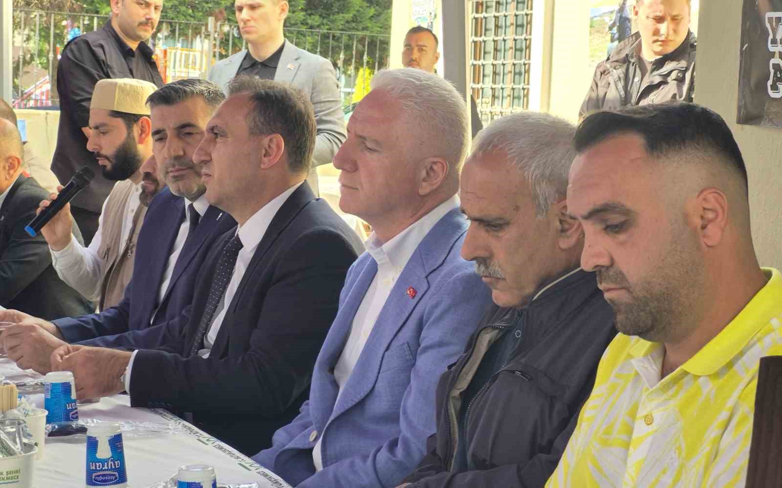 İstanbul Valisi Gül bıçaklanarak öldürülen 16 yaşındaki Abdulbaki için düzenlenen mevlide katıldı
