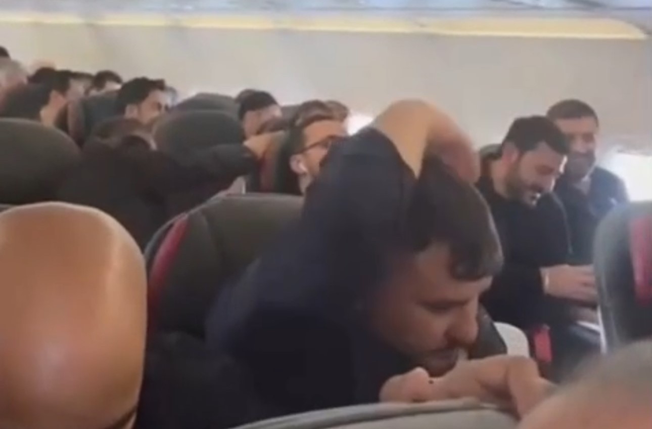 İstanbul-Van seferini yapan uçak zorlu hava şartlarına rağmen başarıyla indi
