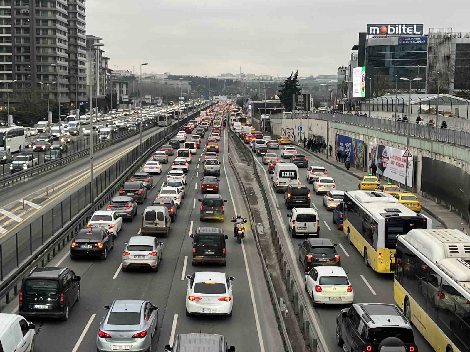 İstanbul’da akaryakıt zammı trafiğe yansımadı
