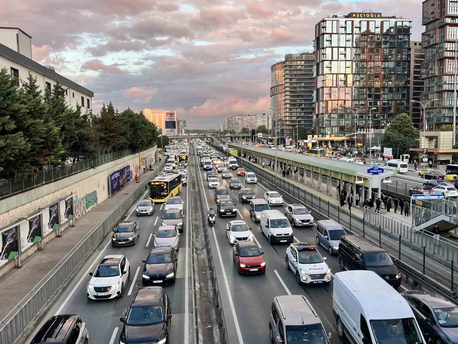 İstanbul’da trafik yoğunluğu yüzde 69’a ulaştı
