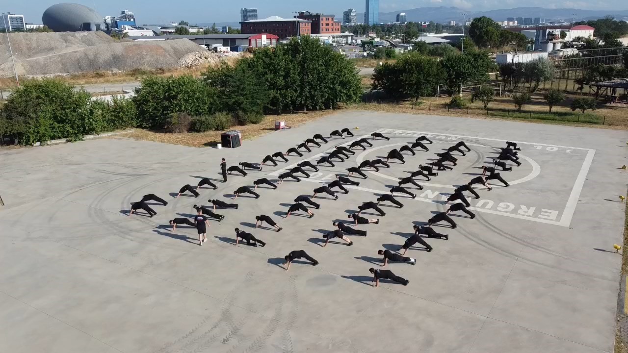 İtfaiyeci olmak için komando eğitimi alıyorlar
