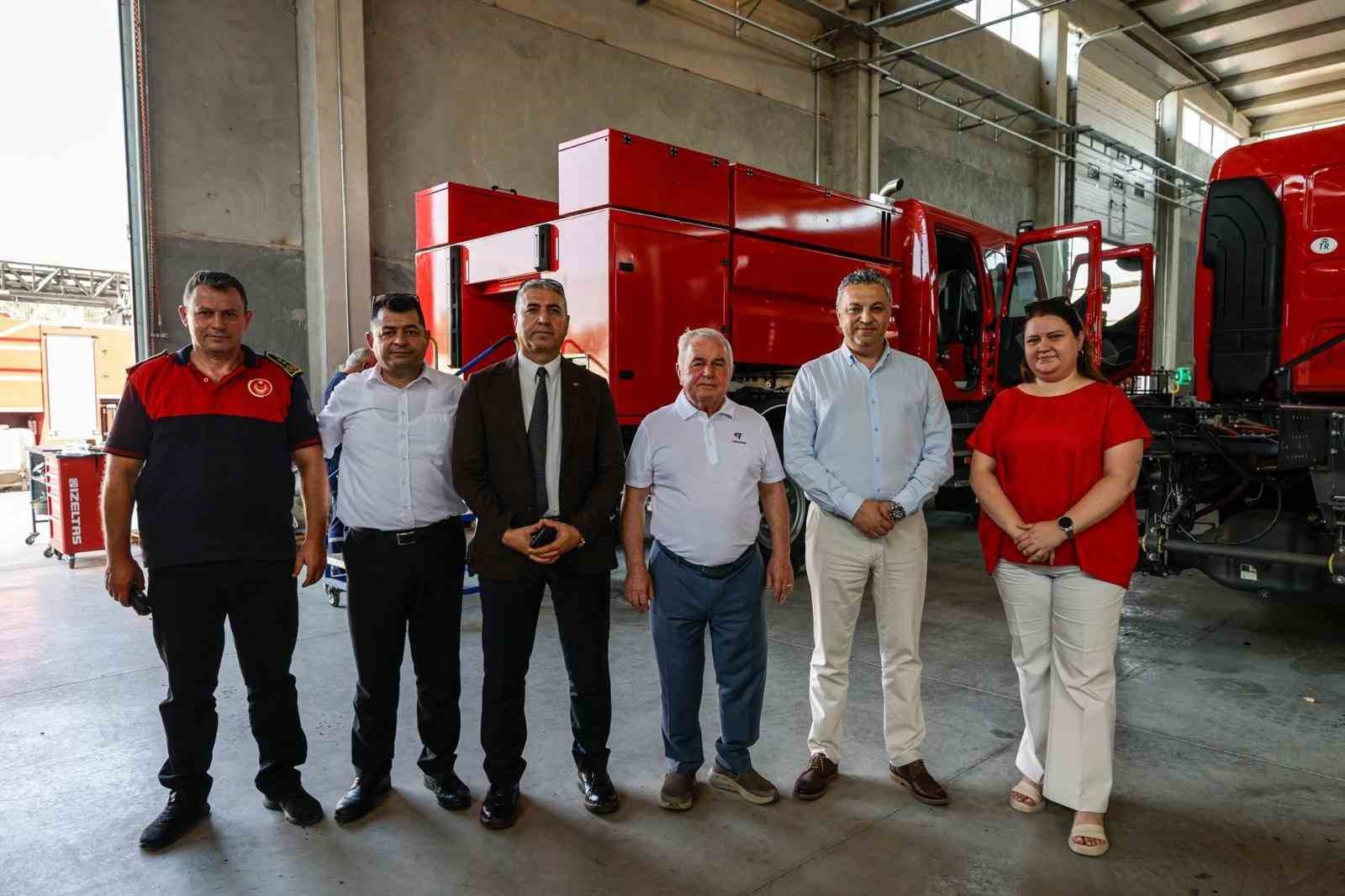 İzmir İtfaiyesi’ne güç katacak 10 yeni arazöz
