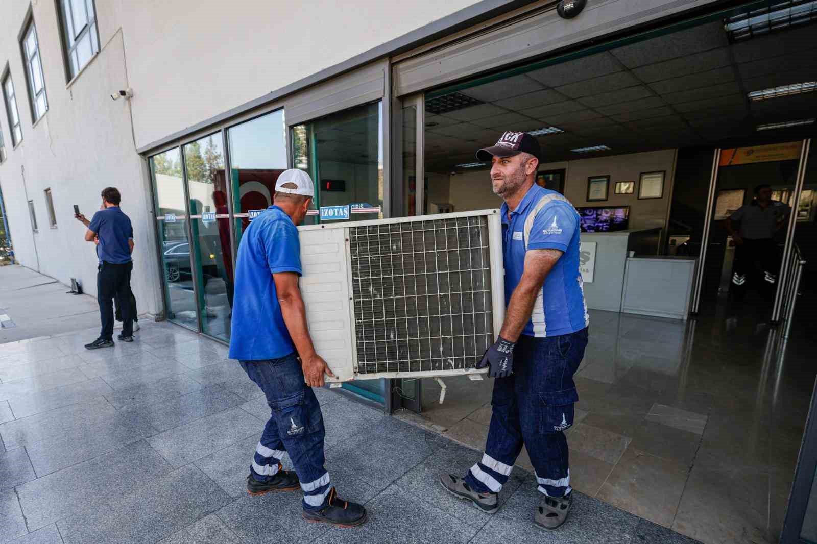 İzmir Otogarı’nda haciz şoku: Klimalar koltuklar söküldü
