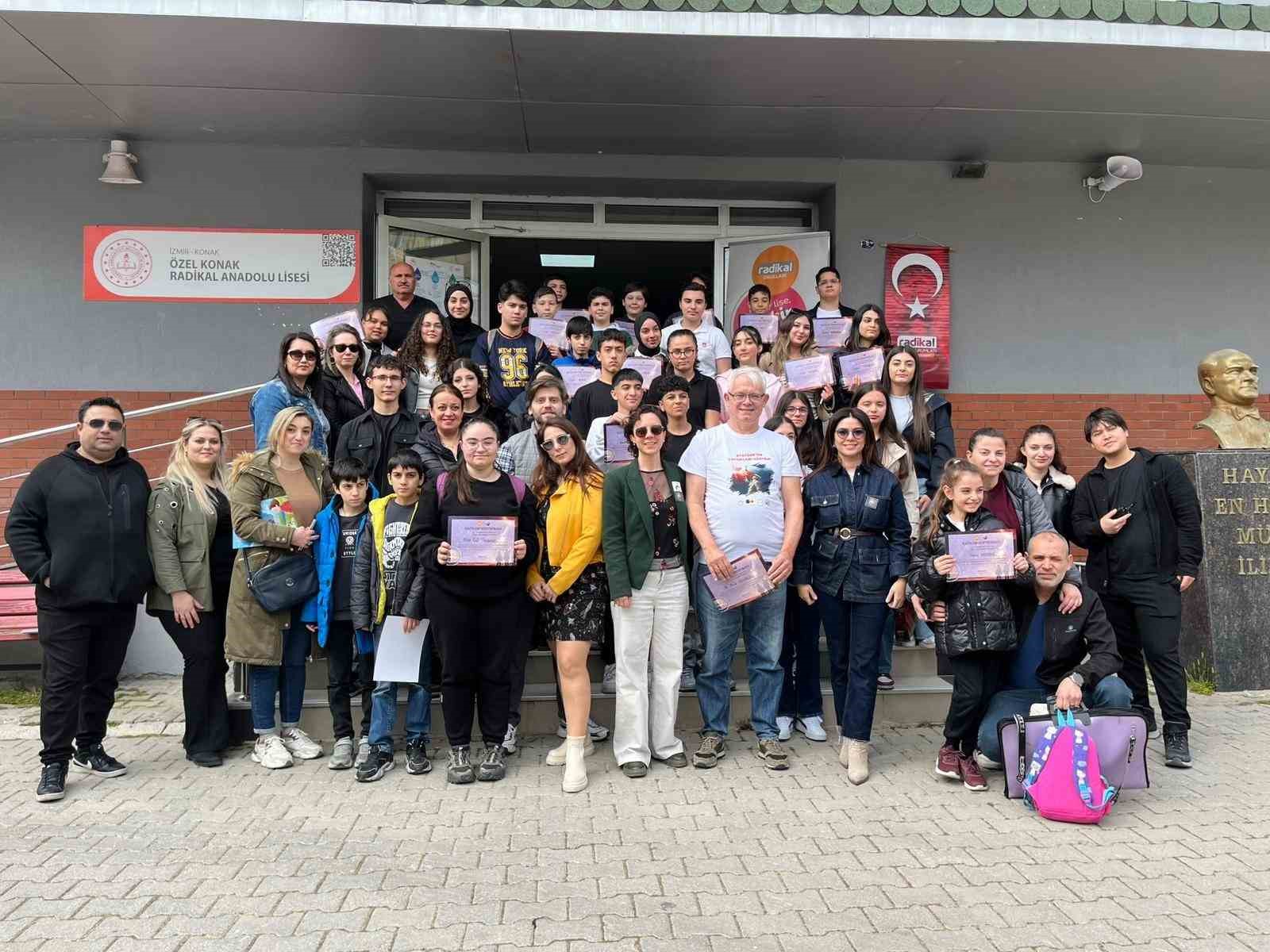 İzmir’de öğrenciler Uluslararası Uzay İstasyonu ile telsiz bağlantısı kurdu
