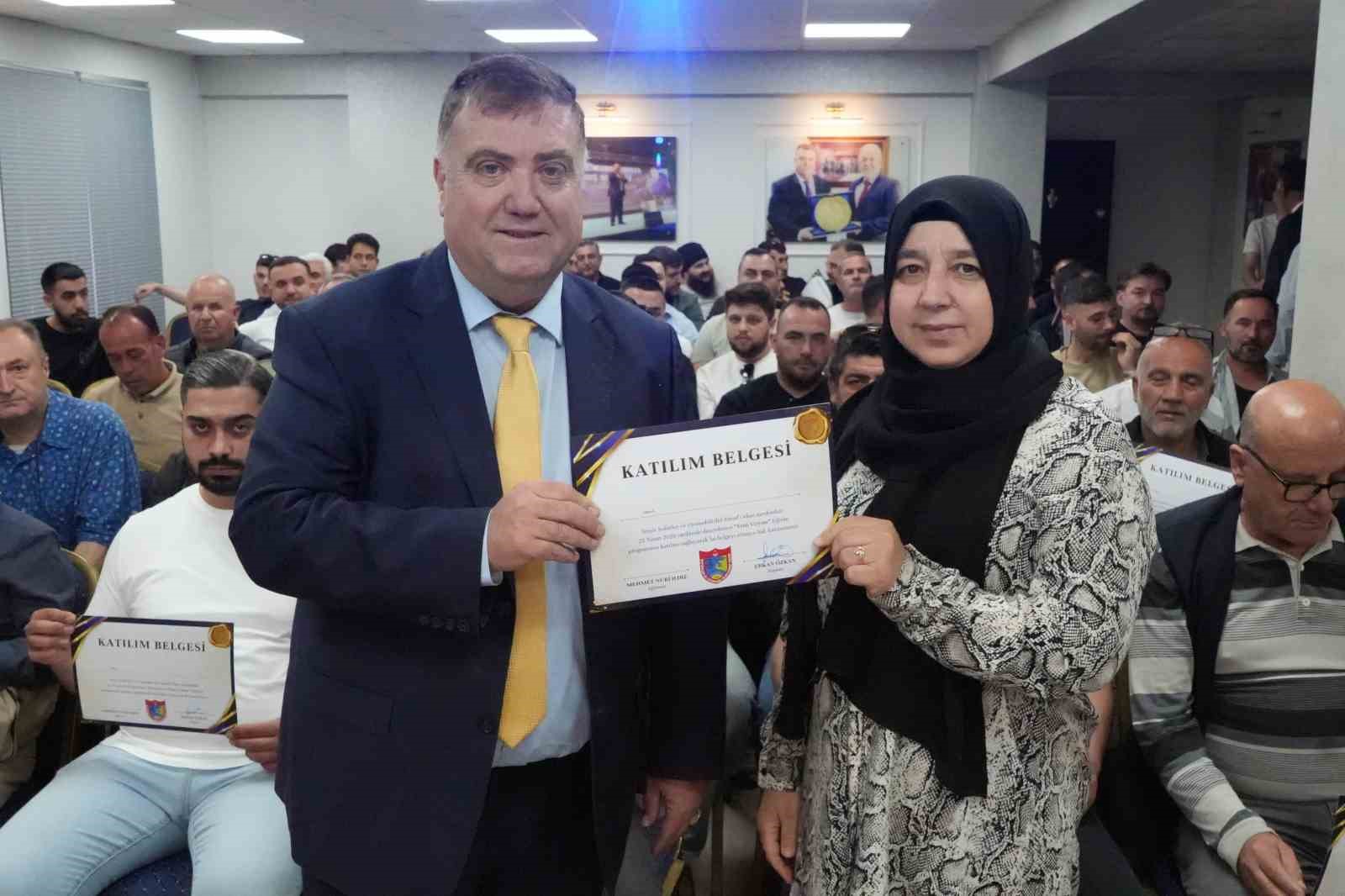 İzmir’deki taksiciler müşteri memnuniyeti için eğitimden geçiyor
